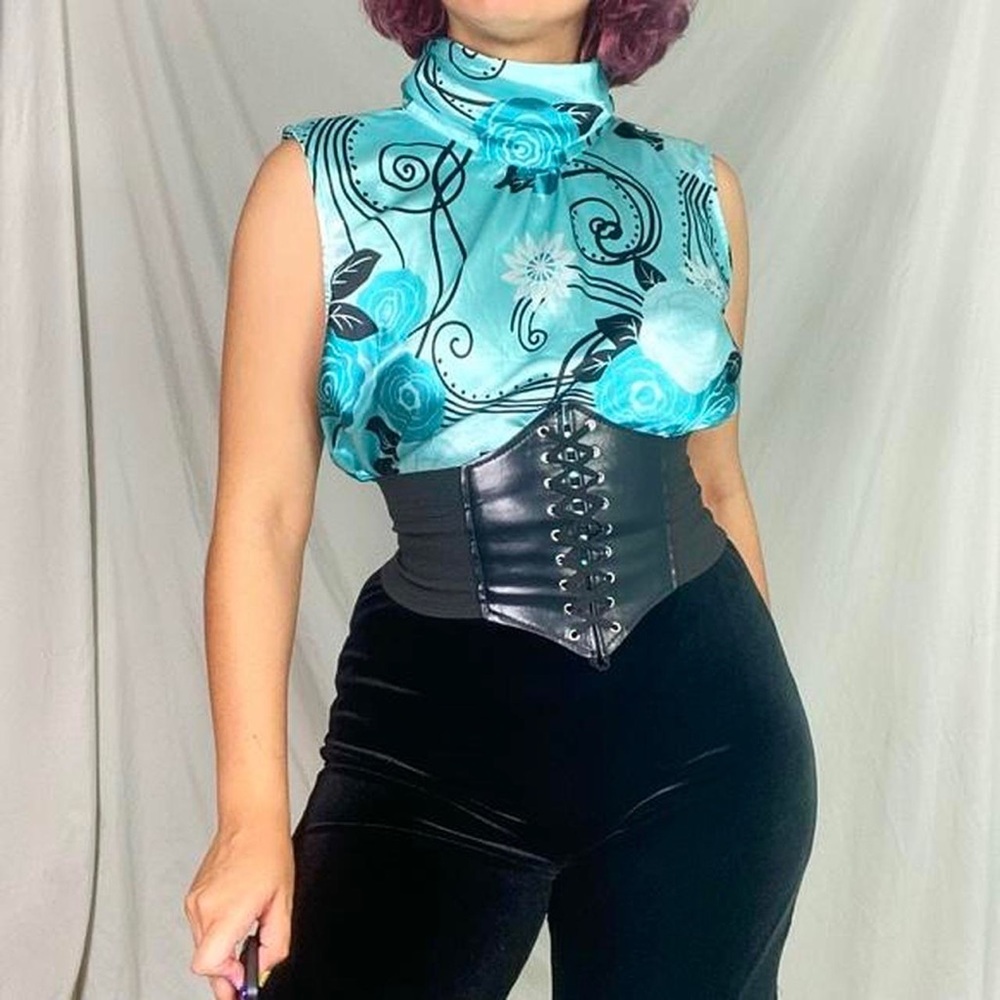 1990s silk aqua mock neck graphic blouse🦋🖤